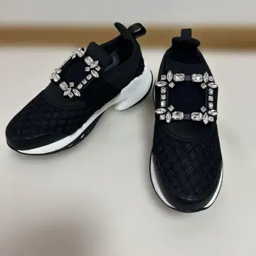 새상품급 비쥬 스니커즈 블랙 사이즈 39