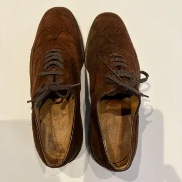 브라운 스웨이드 윙팁 슈즈