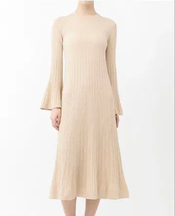 카사플라인 패턴 리브 플레어 니트 원피스