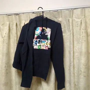 XLARGE 네이비 후드티 프론트 로고