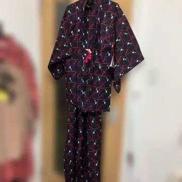 블랙과 빨간색 체크 무늬 기모노와 겉옷 세트