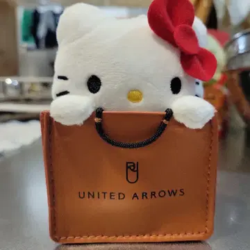 HELLO KITTY x UNITED ARROWS 참 마스코트