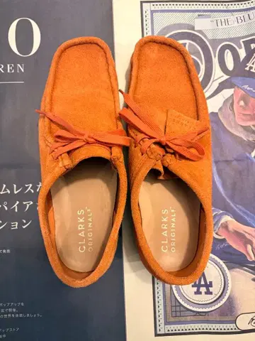 CLARKS 왈라비 오렌지 스웨이드