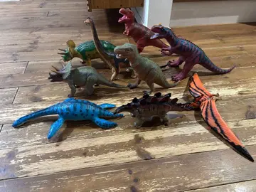 공룡 피규어 9체 세트, 덤 2체 포함