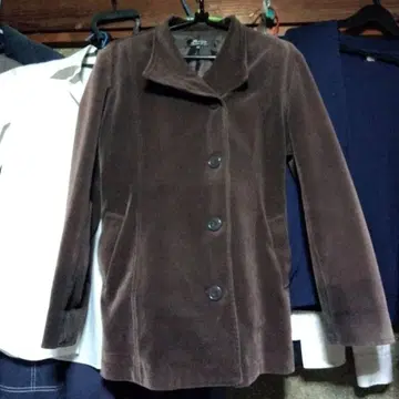 Lucue 브라운 버튼 코트 9R