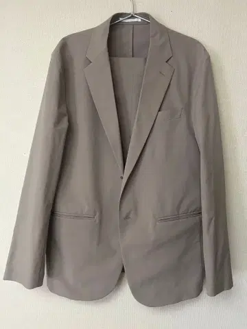 유니클로 감동 자켓 & 팬츠 셋업 베이지