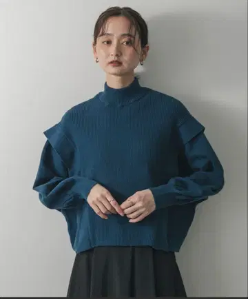 SENSE OF PLACE 스트레치 숄더 턱 스웨터 블루