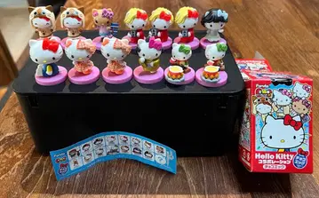 헬로키티 피규어 13개