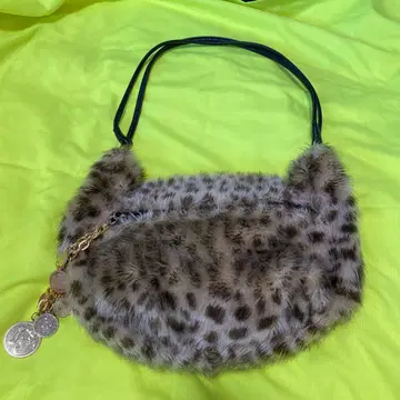 레오파드 무늬 퍼 숄더백