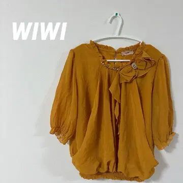 WIWI 머스타드색 반팔 프릴 블라우스 귀여운