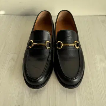 [ 새상품급 ] 비트 로퍼 가죽 밑창 MORLES 블랙 로퍼 금장 장식