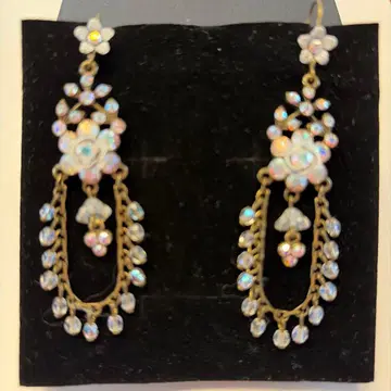 미하일 네그린의 플라워 모티브 롱 귀걸이