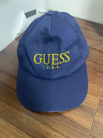 GUESS 네이비 캡 로고 자수