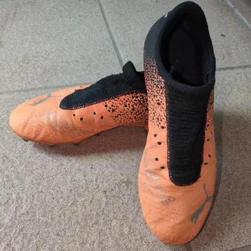 새상품급 PUMA 축구화 스파이크 오렌지/블랙