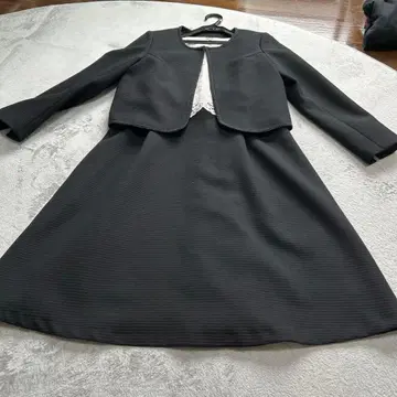 에모다 세레모니 수트