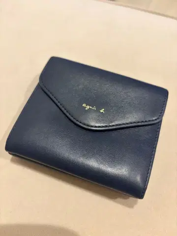 agnes b. 네이비 접이식 지갑