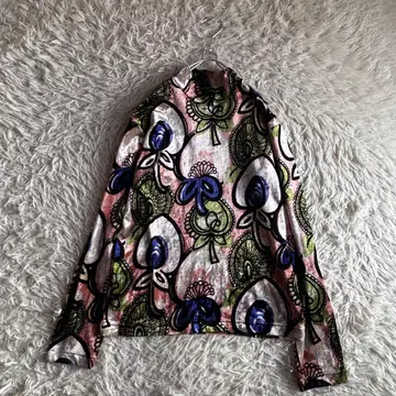 레어 캐서린 햄넷 그래피컬 사이키 벨로아 하이넥 티셔츠