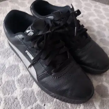 Puma 블랙 가죽 스니커즈