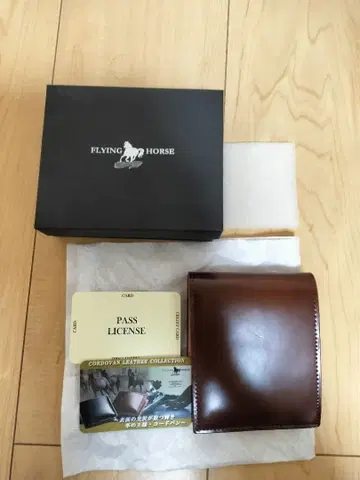 FLYING HORSE 코디 방수 가죽 이단 접이식 지갑