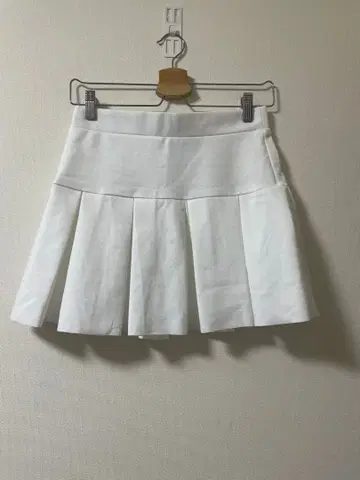 LIONESS 화이트 플리츠 스커트 S 사이즈 2-70