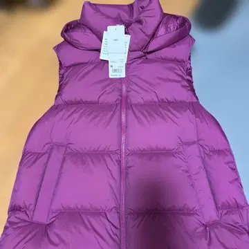 UNIQLO 울트라 라이트 다운 후드 부착 다운 베스트