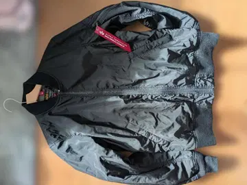 ALPHA INDUSTRIES 블랙 MA-1 플라이트 재킷