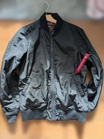 ALPHA INDUSTRIES 블랙 MA-1 플라이트 재킷