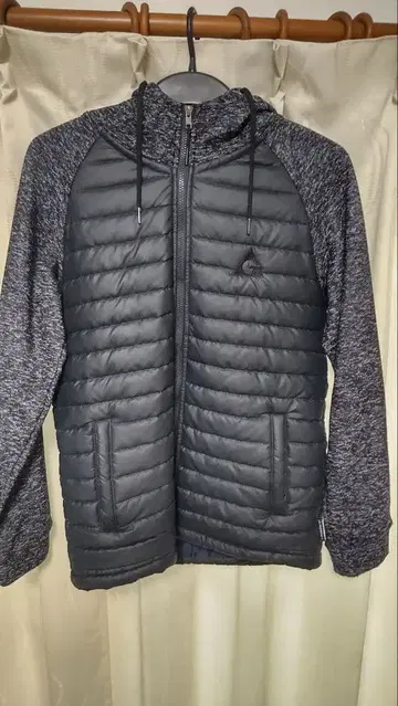 XL 사이즈 풀 집업 후드 부착 다운 자켓