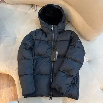 TATRAS 블랙 후드 퍼 부착 다운