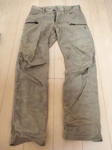 카키 카모 패턴 워크 팬츠