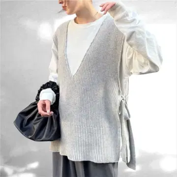 차오패닉 티피 [F] 성인 내추럴 깊은 U넥 사이드 리본 니트 베스트