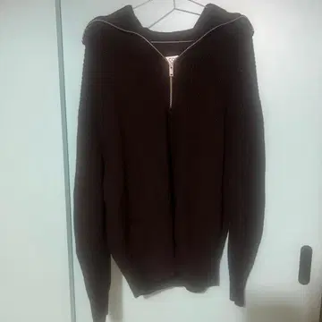 COS 다크 브라운 풀 집업 니트