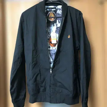 Volcom 블랙 점퍼 M 사이즈