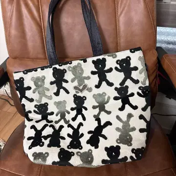 Think Beef 곰 무늬 토트백