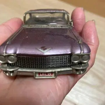 캐딜락 미니카 보라색 메탈릭 마감