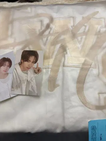 TWS 투어T 트레이딩 카드 포함