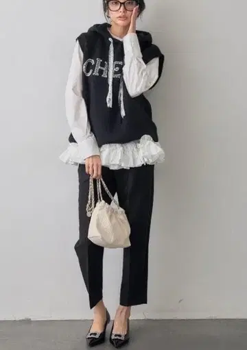 새상품 레이스 리본 로고 후드 슬리브리스 니트 블랙 frene