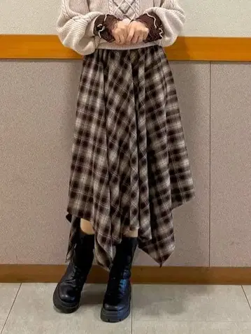 체크 무늬 비대칭 롱 스커트