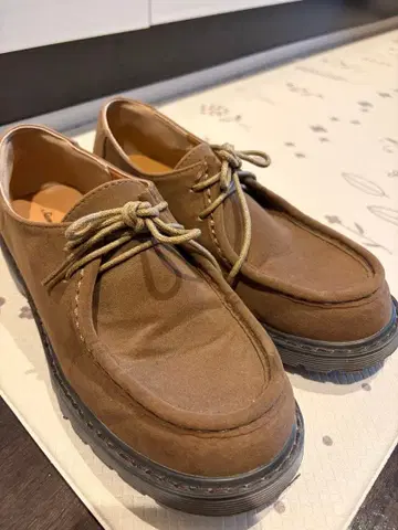 브라운 스웨이드 레이스업 로퍼