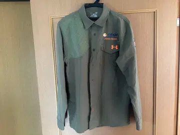 언더아머 올리브 그린 긴팔 셔츠