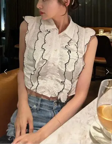 snidel 크롭 스칼라 프릴 블라우스