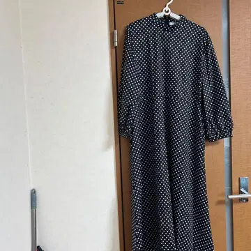 도트 무늬 긴팔 맥시 원피스