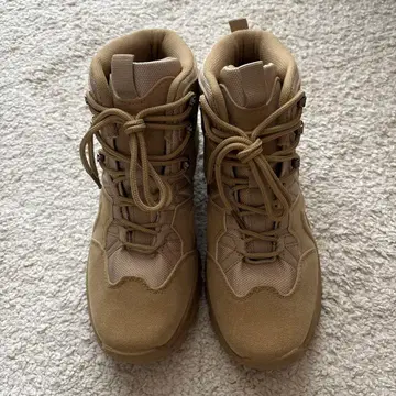베이지 미드컷 부츠 아웃도어