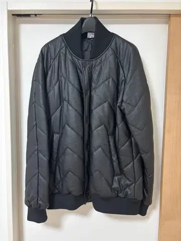 엠포리오 아르마니 블랙 퀼팅 봄버 자켓