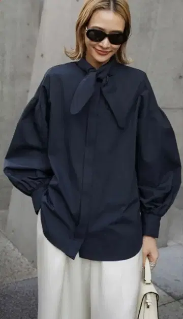 ellie 빅 칼라 블라우스 네이비