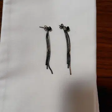 IOSSELLIANI 실버 프린지 귀걸이