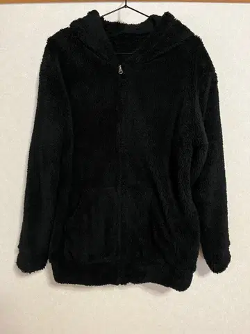 [ 컨디션 최상 ] 후드 부착 블랙 플리스 자켓