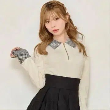 옷깃 절개 니트탑