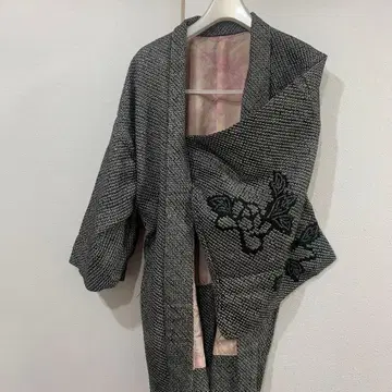 꽃무늬 자수 블랙 화이트 겉옷