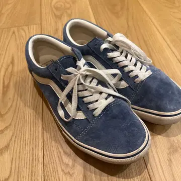 파란색 스웨이드 로우컷 스니커즈